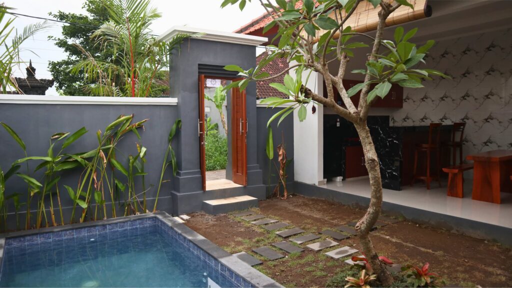 Pic 11 Gate View
